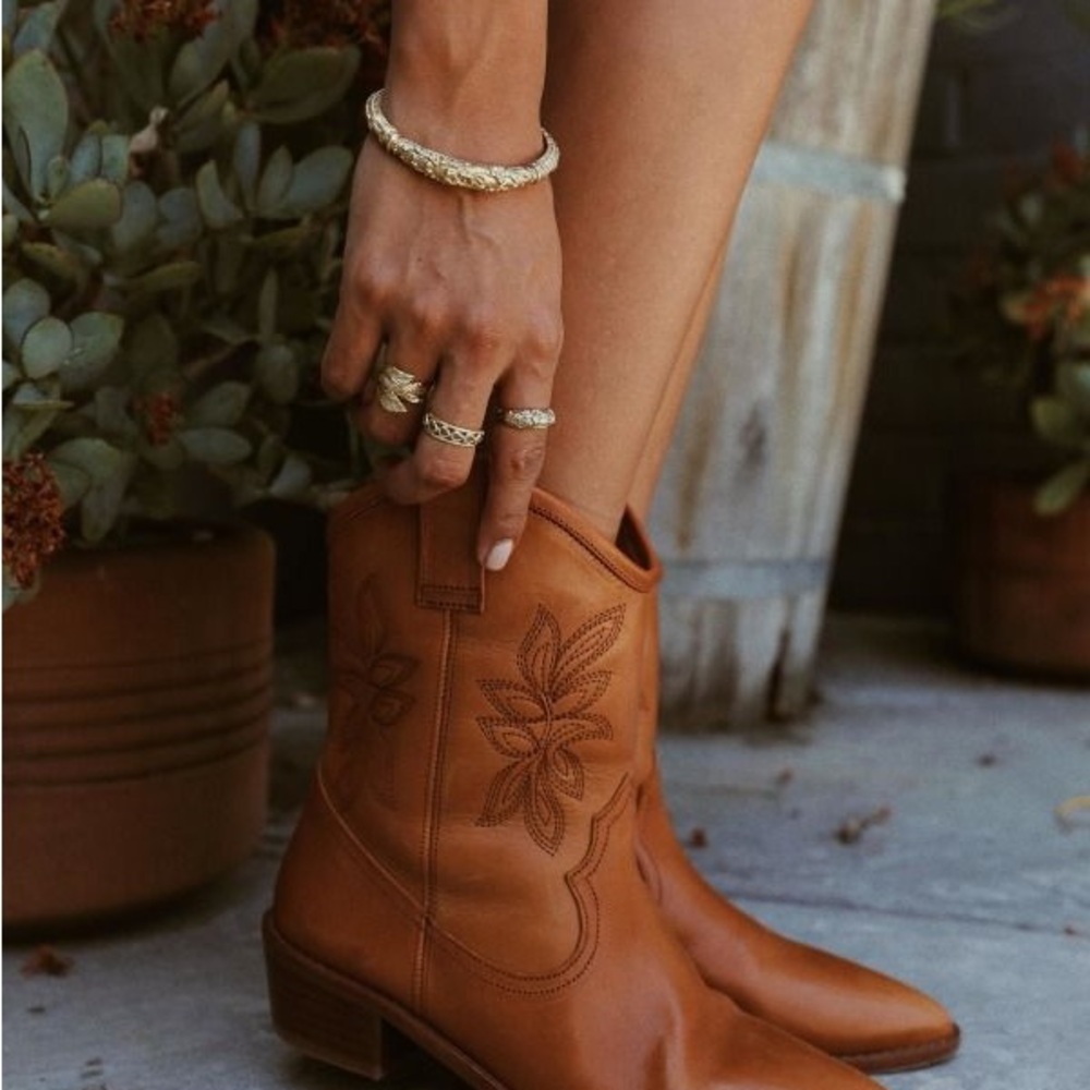 Sezane EUC Penelope Camel Leather Ankle Boots